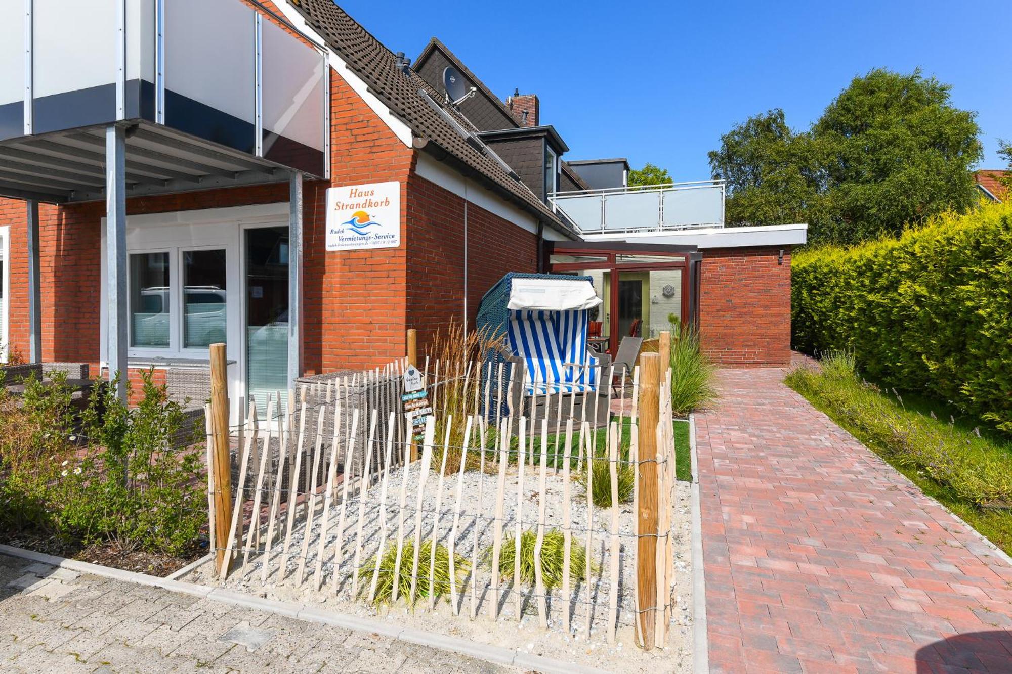 Ferienwohnungen Im Haus Strandkorb Bensersiel Esterno foto